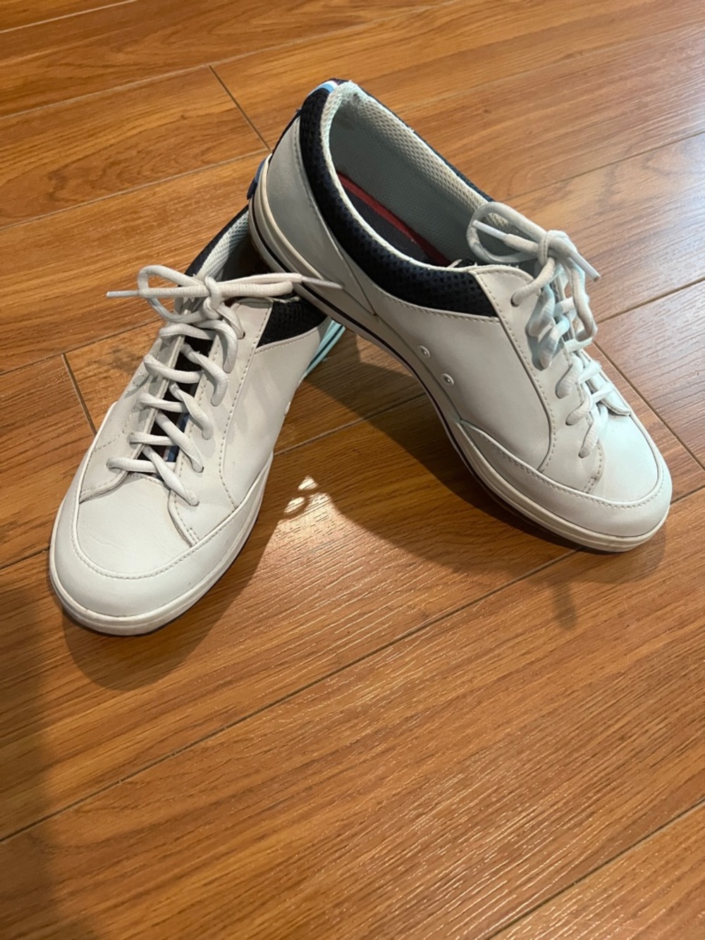 Gently used Keds White Leather Lace-Up Women’s Sneakers Size 8.5